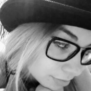 Meet your Posher, Chloe